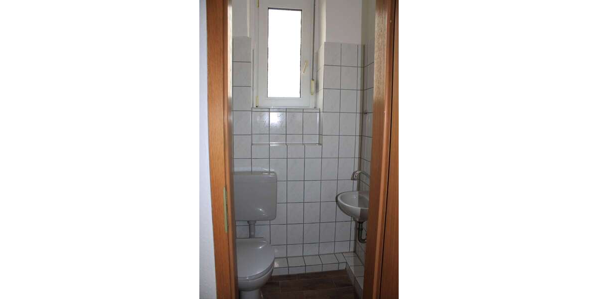 separates WC
