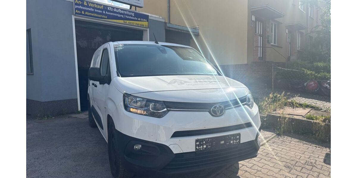Toyota Proace (Verso) 175.061 km 7.299 &euro; Magdeburg 39118